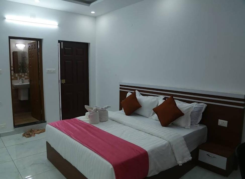 Erumely Palace Hotel & Rooms